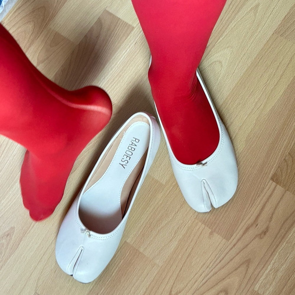 White Tabi Flats by Raboesy